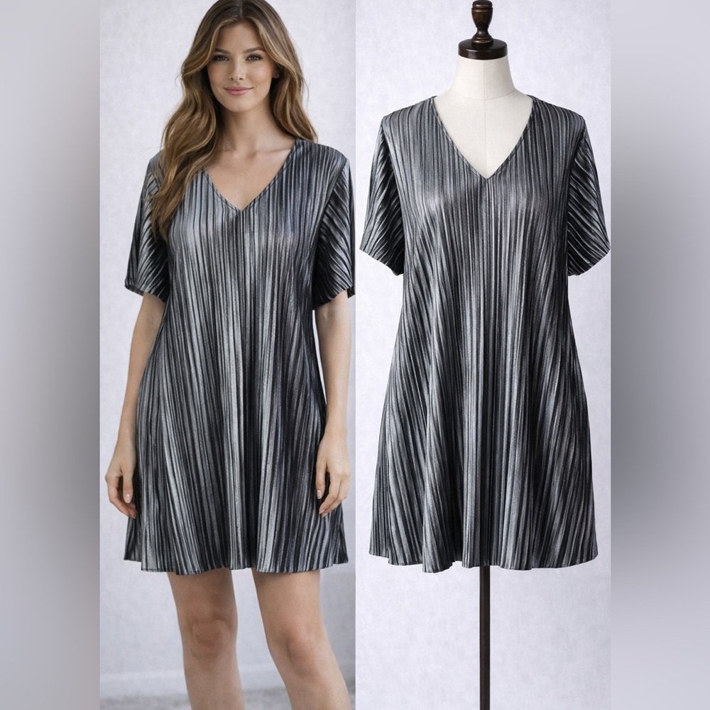 LILLA P Metallic Pleated Shift Dress Gray Silver V-Neck Short Sleeve SIZE LARGE